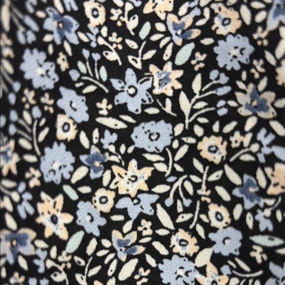 Lauren Conrad - Floral Black, White and Blue Women's Top - Size Large - Picture 10 of 10